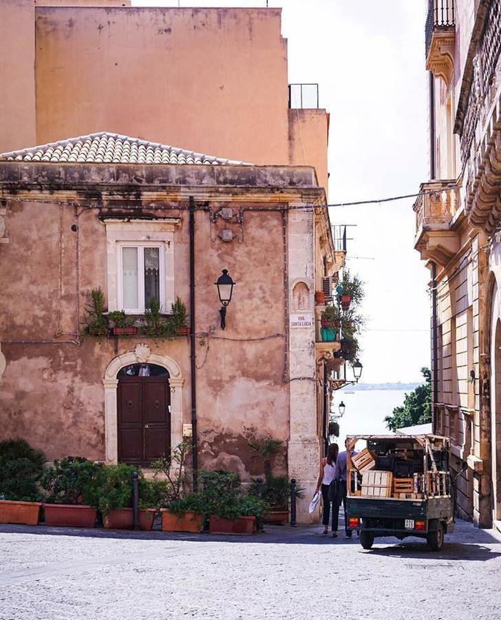 Amuni' Sicily * Syracuse